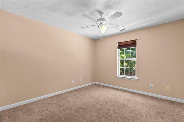 105 Hawk Ln, Carrollton, GA 30116