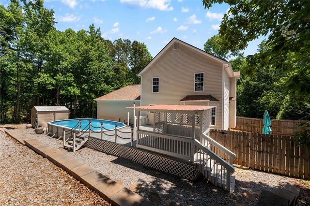 105 Hawk Ln, Carrollton, GA 30116