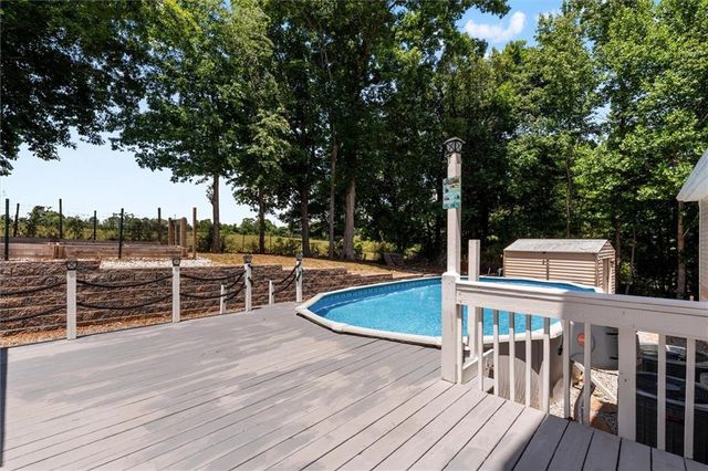 105 Hawk Ln, Carrollton, GA 30116
