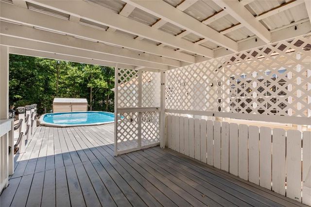 105 Hawk Ln, Carrollton, GA 30116