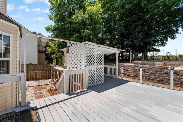 105 Hawk Ln, Carrollton, GA 30116