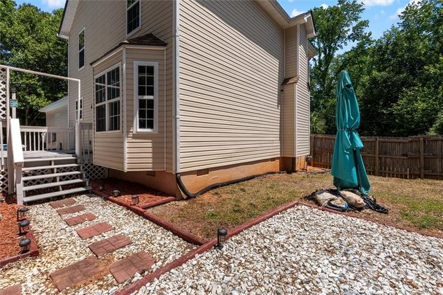 105 Hawk Ln, Carrollton, GA 30116