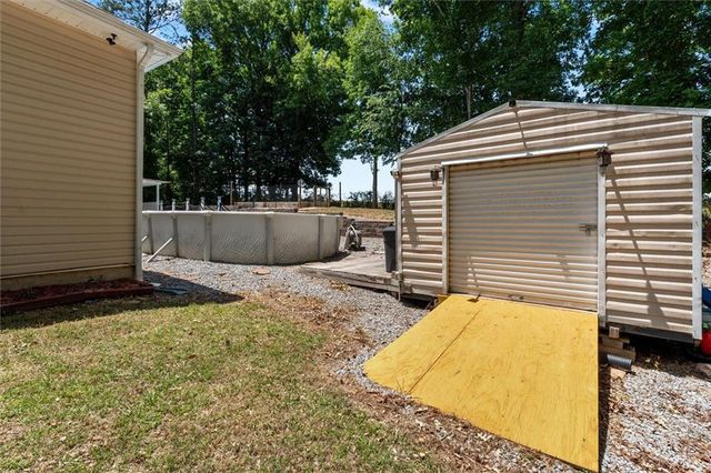 105 Hawk Ln, Carrollton, GA 30116