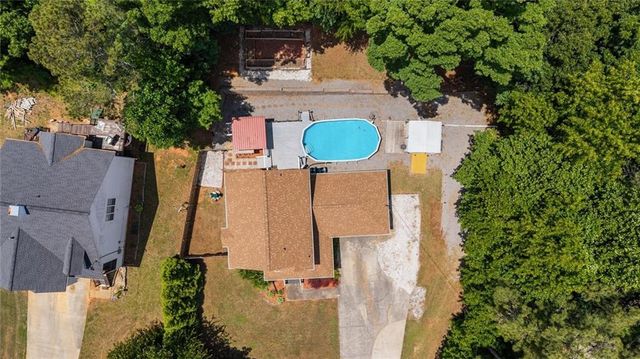 105 Hawk Ln, Carrollton, GA 30116
