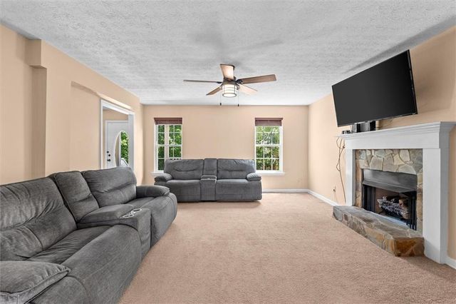 105 Hawk Ln, Carrollton, GA 30116