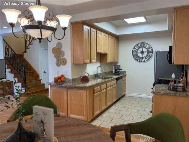 10623 Moorpark Street 1, Toluca Lake, CA 91602