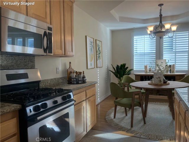 10623 Moorpark Street 1, Toluca Lake, CA 91602