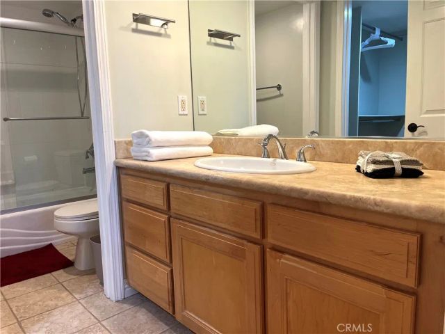 10623 Moorpark Street 1, Toluca Lake, CA 91602