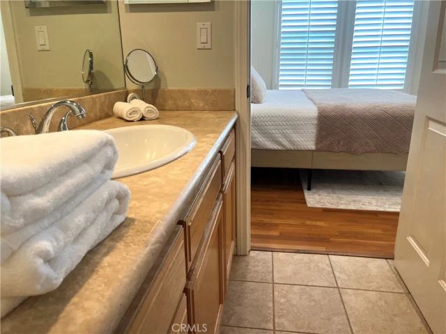 10623 Moorpark Street 1, Toluca Lake, CA 91602