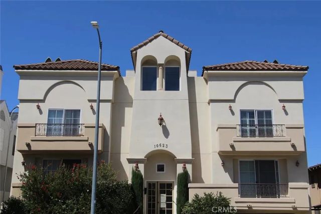 10623 Moorpark Street 1, Toluca Lake, CA 91602