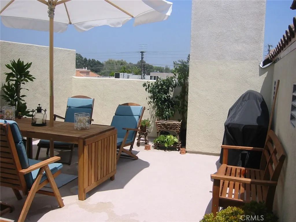 10623 Moorpark Street 1, Toluca Lake, CA 91602
