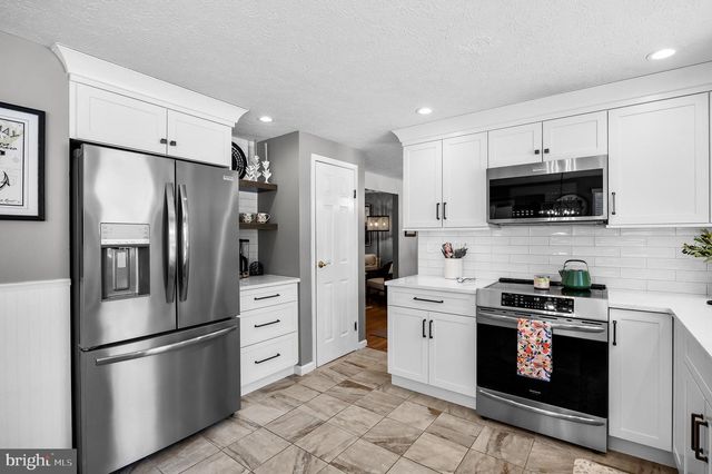 39 LADY DIANA CIR, Marlton, NJ 08053