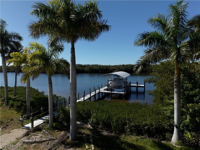 6901 Deep Lagoon LN, Fort Myers, FL 33919