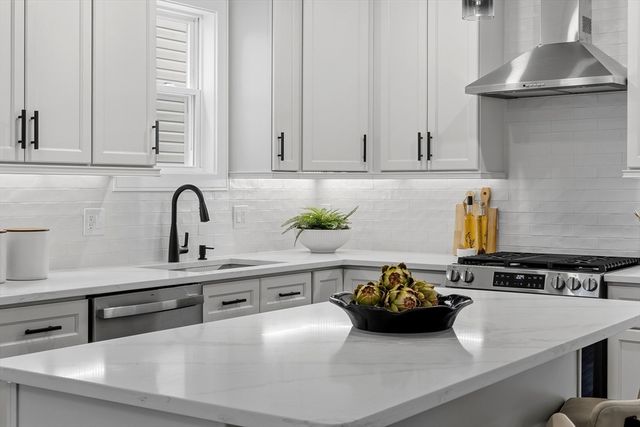 73 Romsey St, Boston, MA 02125