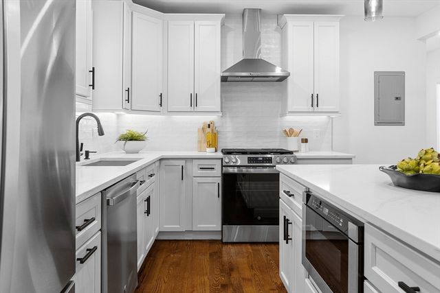 73 Romsey St, Boston, MA 02125