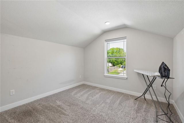 5232 N Cambridge Avenue, Kansas City, MO 64119