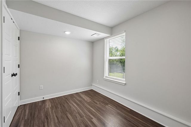 5232 N Cambridge Avenue, Kansas City, MO 64119