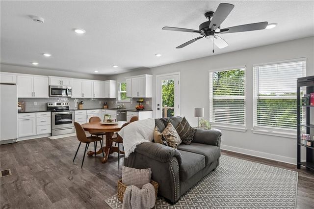 5232 N Cambridge Avenue, Kansas City, MO 64119