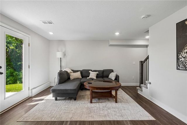 5232 N Cambridge Avenue, Kansas City, MO 64119