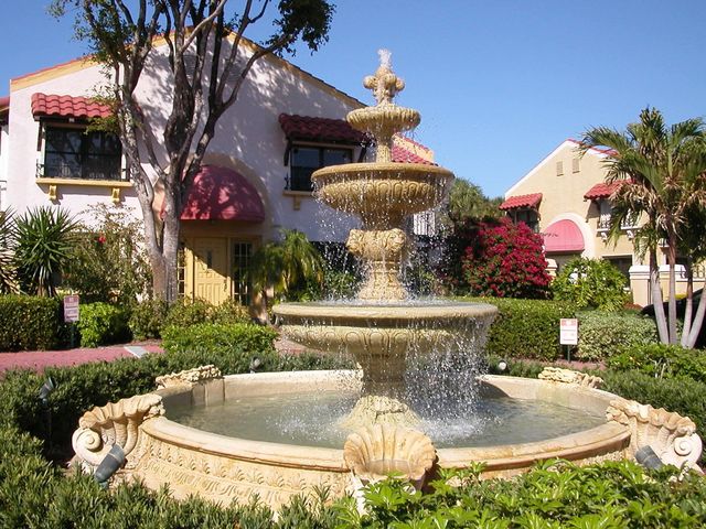 13 Uno Lago Drive, Juno Beach, FL 33408