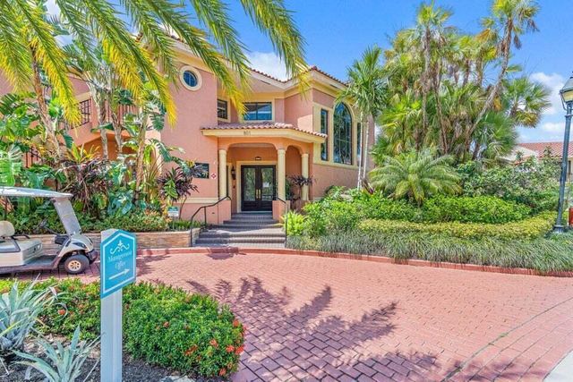 13 Uno Lago Drive, Juno Beach, FL 33408