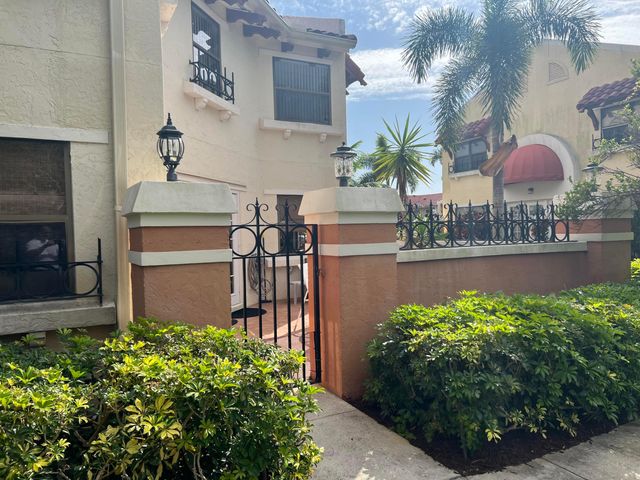 13 Uno Lago Drive, Juno Beach, FL 33408