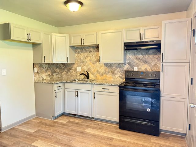 30 Gilbert Terrace, Machesney Park, IL 61115