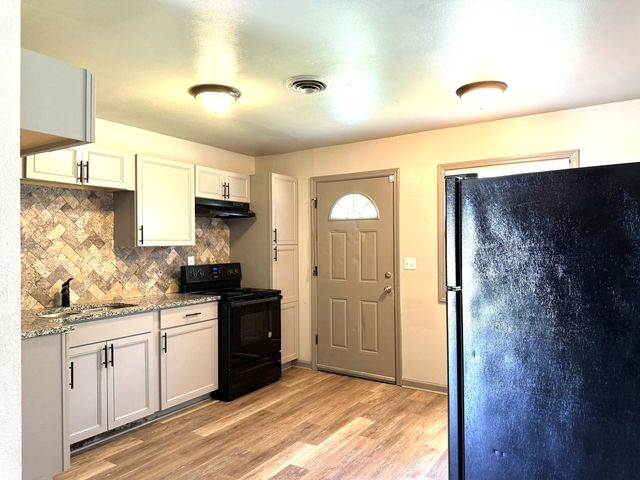 30 Gilbert Terrace, Machesney Park, IL 61115