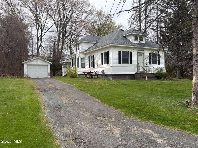 5 Mockingbird Hill, Colonie, NY 12110