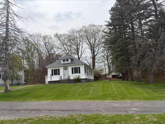 5 Mockingbird Hill, Colonie, NY 12110