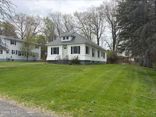 5 Mockingbird Hill, Colonie, NY 12110