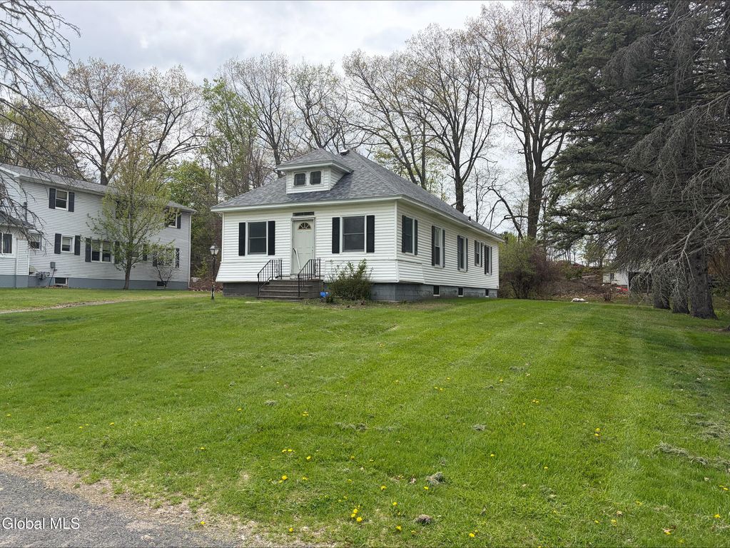 5 Mockingbird Hill, Colonie, NY 12110