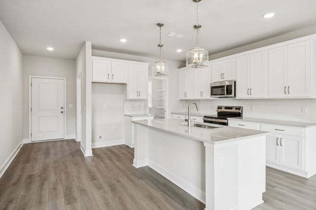 118 Dahlia Dr, La Vergne, TN 37086