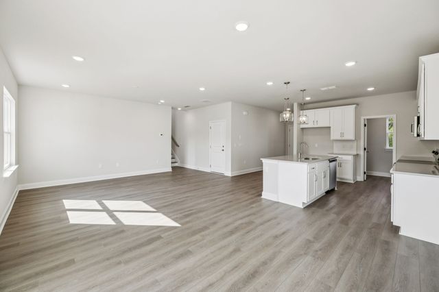 118 Dahlia Dr, La Vergne, TN 37086