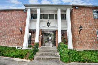 2711 Briarhurst Drive 18, Houston, TX 77057