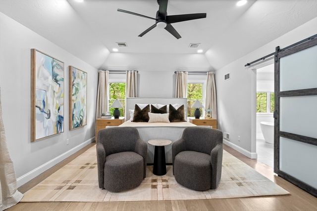 102 Cairn Ridge Rd, Falmouth, MA 02536