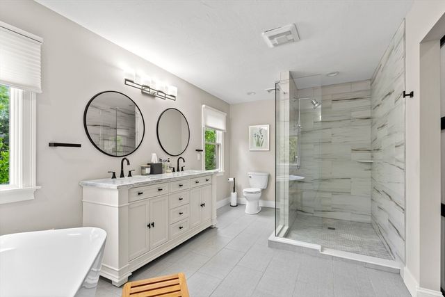 102 Cairn Ridge Rd, Falmouth, MA 02536