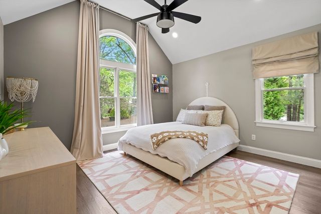 102 Cairn Ridge Rd, Falmouth, MA 02536