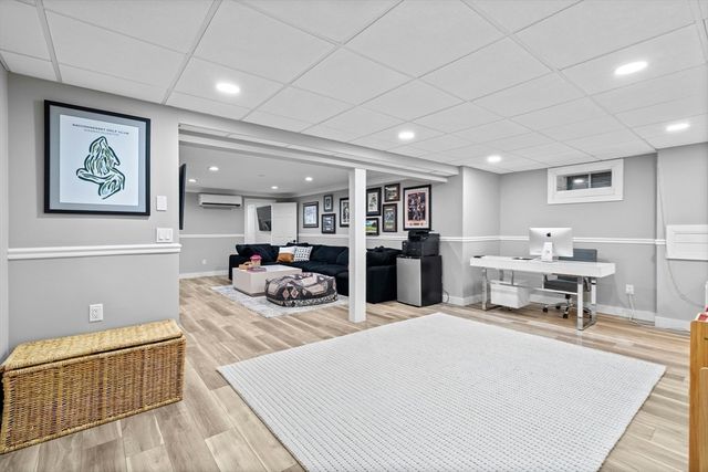 102 Cairn Ridge Rd, Falmouth, MA 02536