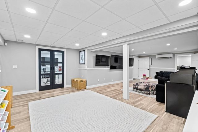 102 Cairn Ridge Rd, Falmouth, MA 02536