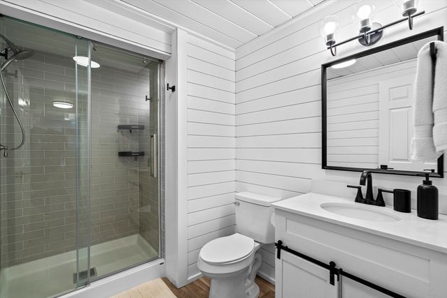 102 Cairn Ridge Rd, Falmouth, MA 02536