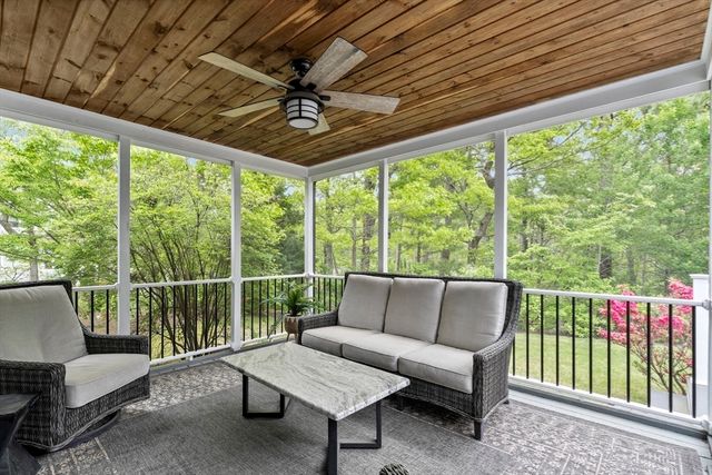 102 Cairn Ridge Rd, Falmouth, MA 02536