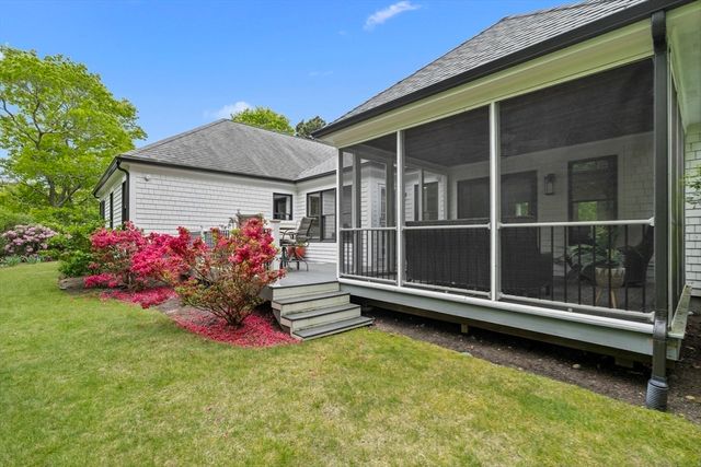102 Cairn Ridge Rd, Falmouth, MA 02536