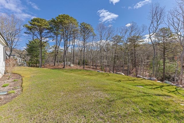 102 Cairn Ridge Rd, Falmouth, MA 02536