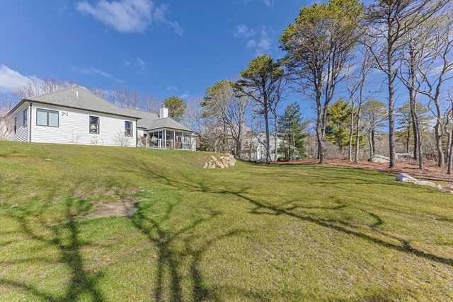 102 Cairn Ridge Rd, Falmouth, MA 02536