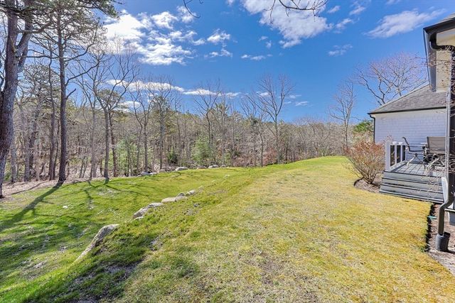 102 Cairn Ridge Rd, Falmouth, MA 02536