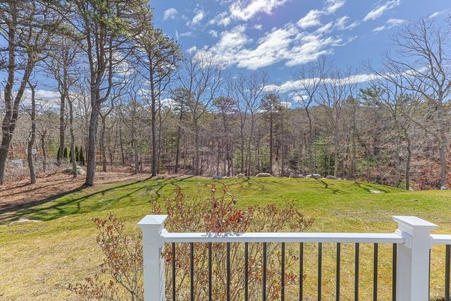 102 Cairn Ridge Rd, Falmouth, MA 02536
