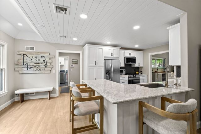 102 Cairn Ridge Rd, Falmouth, MA 02536