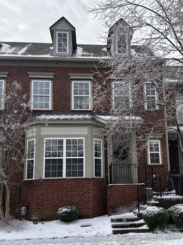 7053 Sunnywood Dr, Nashville, TN 37211