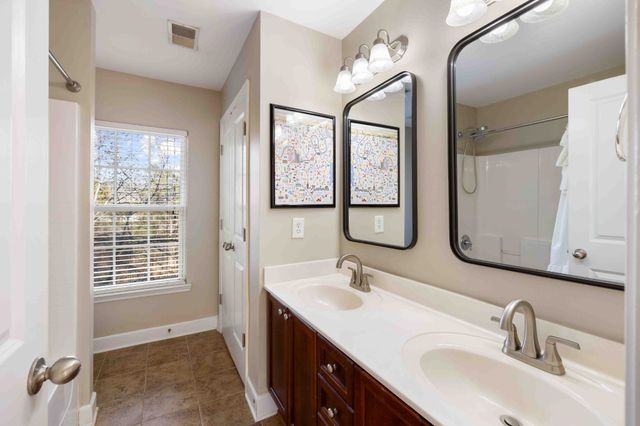 7053 Sunnywood Dr, Nashville, TN 37211